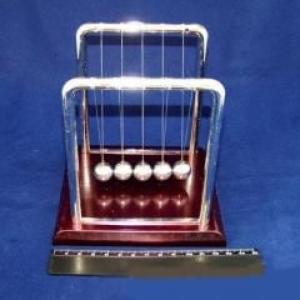 Колыбель Ньютона (средняя)