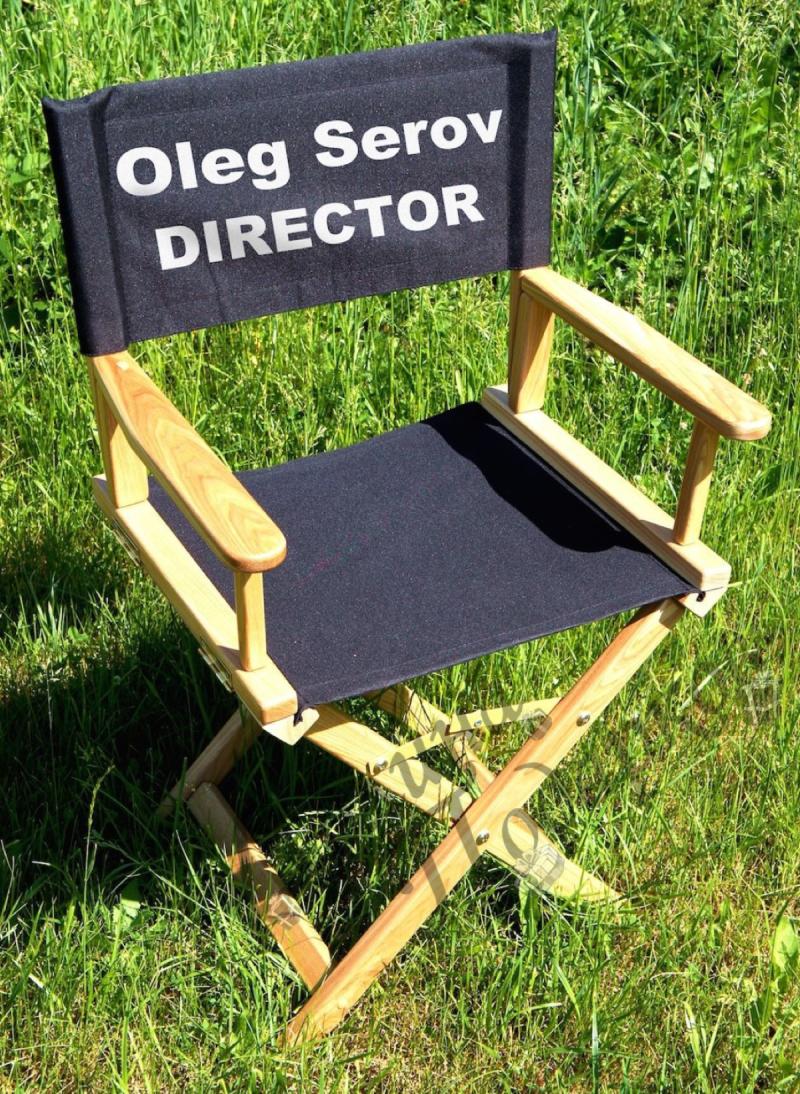 Режиссерское кресло с надписью на спинке
