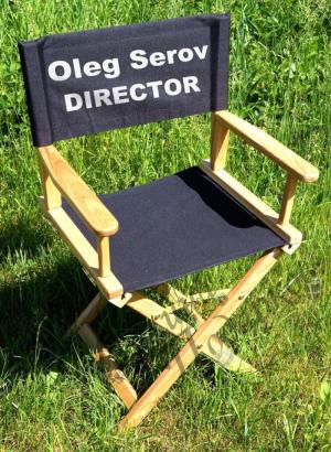 Режиссерское кресло с надписью на спинке